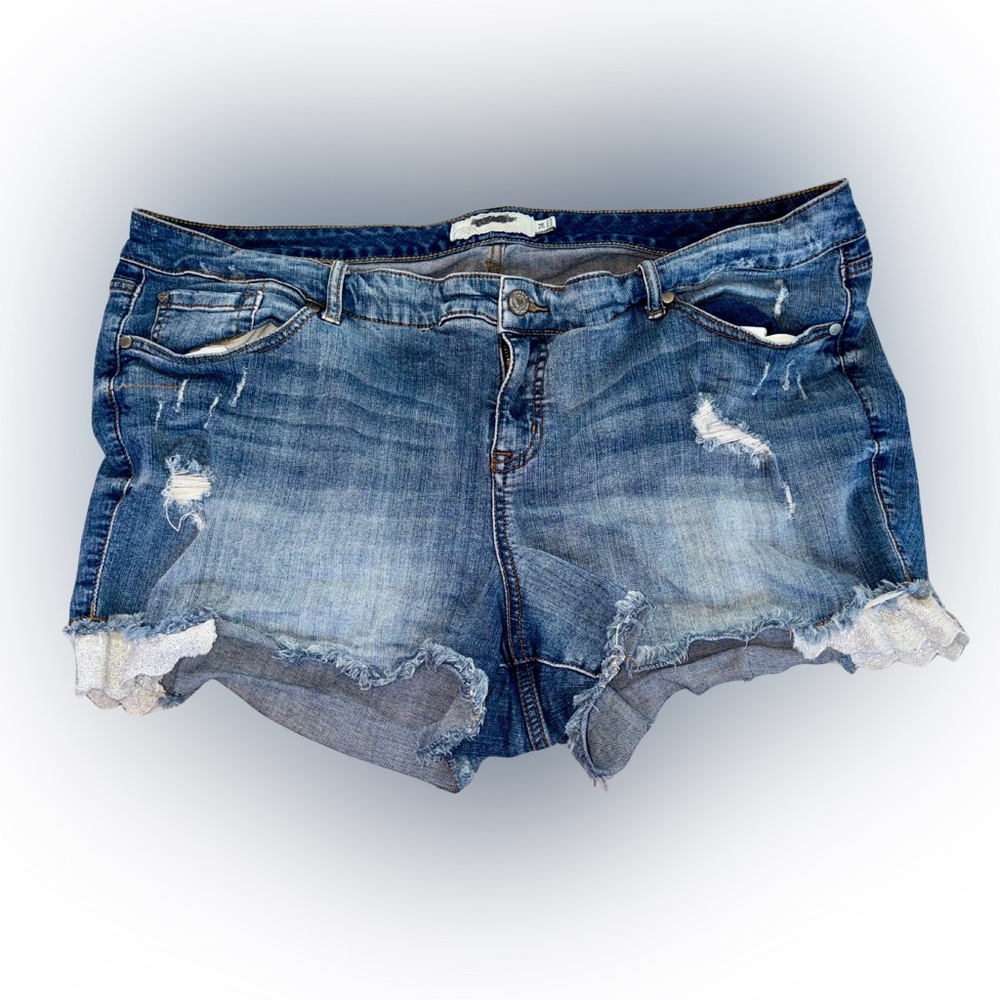 torrid Plus Size 24 Distressed Jean Shorts Medium Wash Blue Lace Detail on Hems